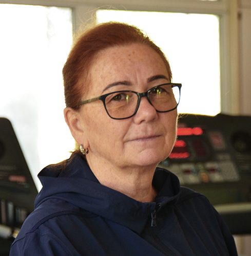 Pusztai Ildikó, gerinctorna és konditorna oktató a Knáb Fitness Budakeszi edzőtermében.